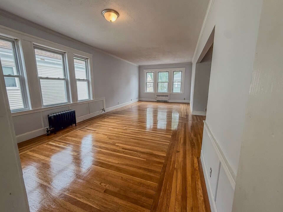 45 Favre St, Unit 45 Favre St #2 in Boston, MA - Foto de edificio