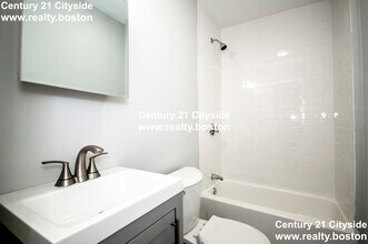 137 Paris St, Unit 1 in Boston, MA - Building Photo - Building Photo