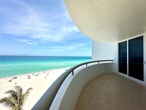 15645 Collins Ave in North Miami Beach, FL - Foto de edificio - Building Photo