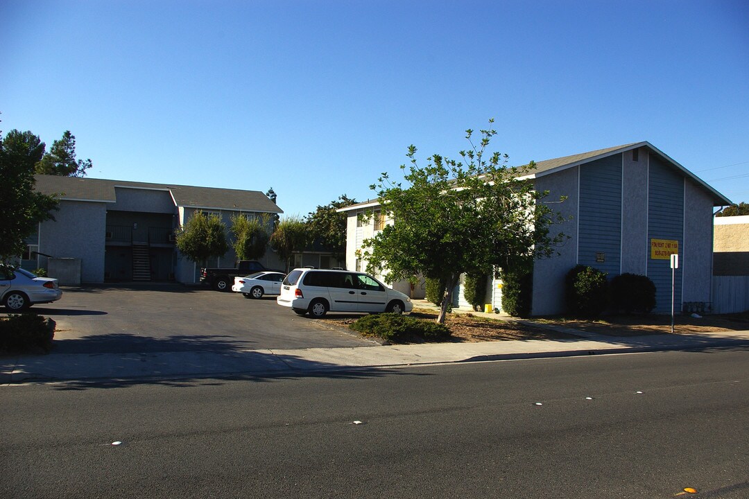 890 Ballantyne St in El Cajon, CA - Building Photo