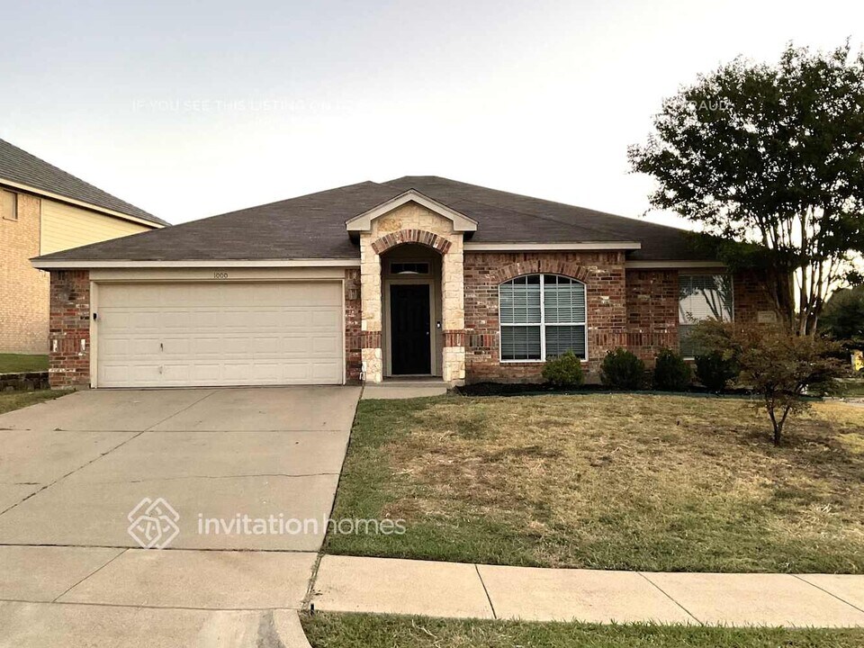 1000 Fox Willow Ct in Burleson, TX - Building Photo