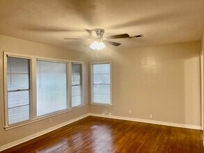 3760 Kris St in Fort Worth, TX - Building Photo - Building Photo