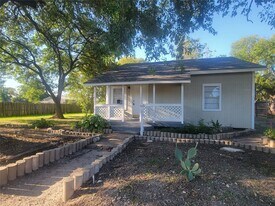 221-1/2-3rd 1/2 2nd Ave N in Texas City, TX - Building Photo