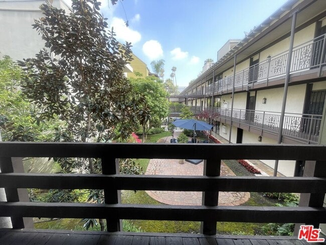525 S Ardmore Ave in Los Angeles, CA - Building Photo - Building Photo