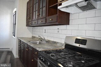 10 S 62nd St in Philadelphia, PA - Building Photo - Building Photo