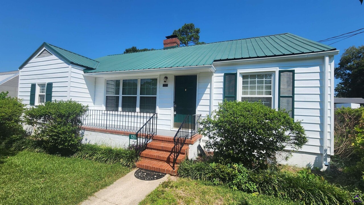 1211 Sunset Ave in Perry, GA - Building Photo