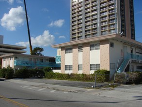 1705 Van Buren St in Hollywood, FL - Building Photo - Building Photo