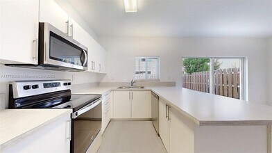 388 NW 12th Pl in Florida City, FL - Building Photo - Building Photo