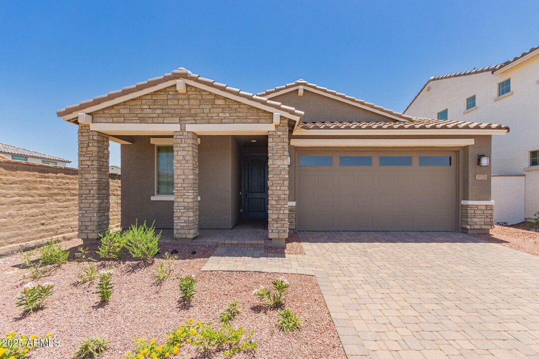 20221 W Roma Ave in Litchfield Park, AZ - Building Photo