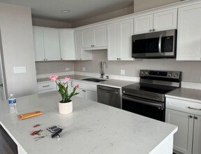 7208 Farmstead Ln in Hanover Park, IL - Building Photo - Building Photo