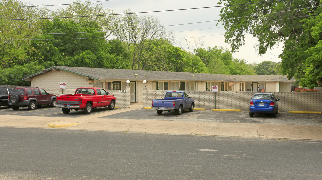 Raphael Apartments in Austin, TX - Building Photo