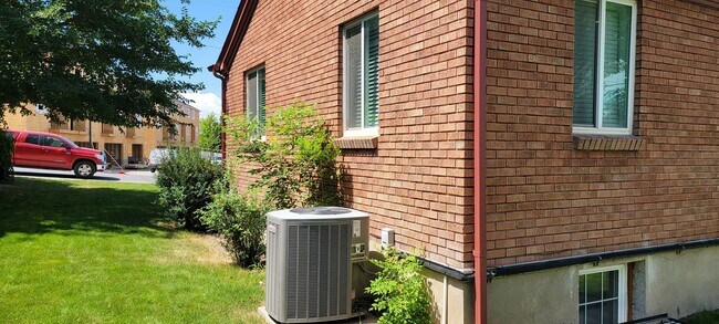 379 Odell Lane 100 N in North Salt Lake, UT - Building Photo - Building Photo