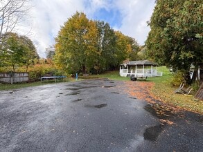 254 Norwich-New London Turnpike in Montville, CT - Foto de edificio - Building Photo