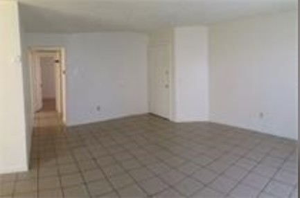 321 W 3rd St in Hanford, CA - Building Photo - Interior Photo