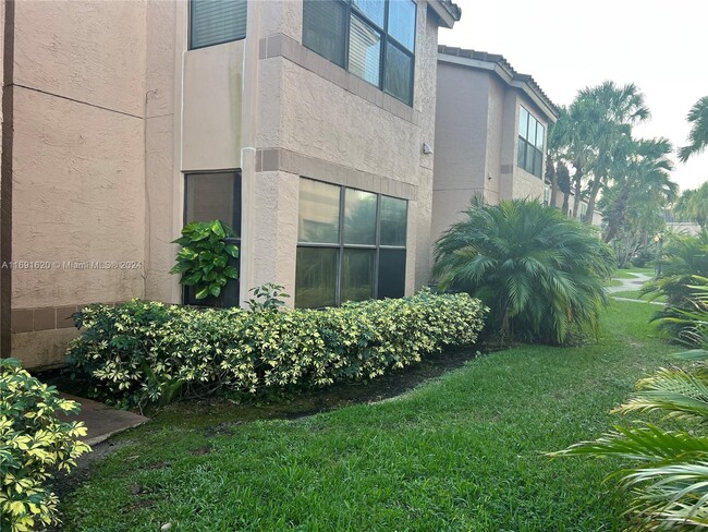 2946 S University Dr in Davie, FL - Building Photo - Building Photo