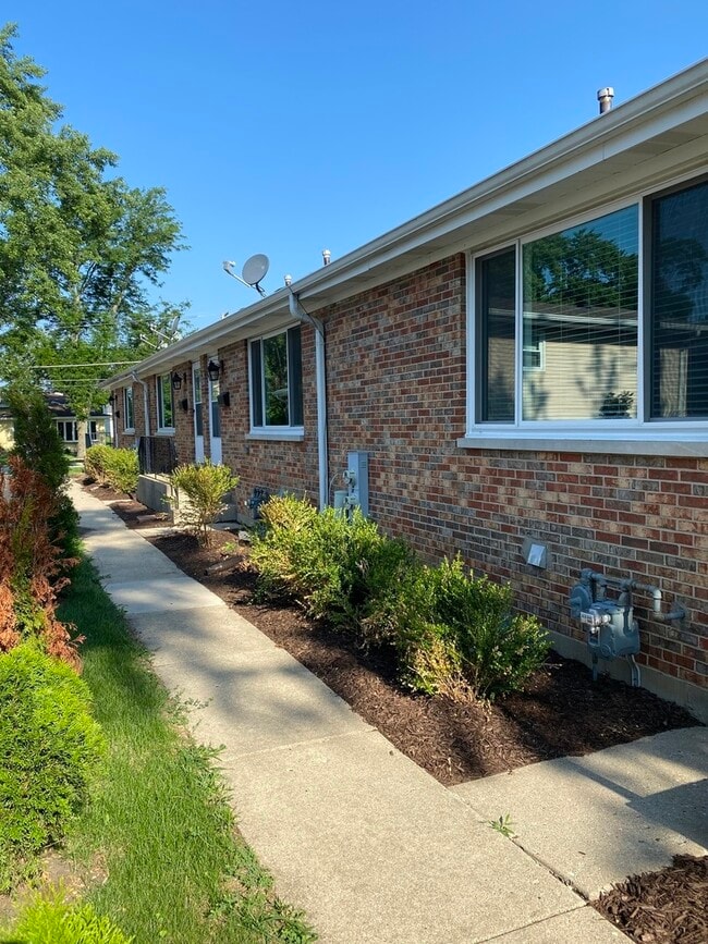239 N Hager Ave in Barrington, IL - Building Photo - Building Photo