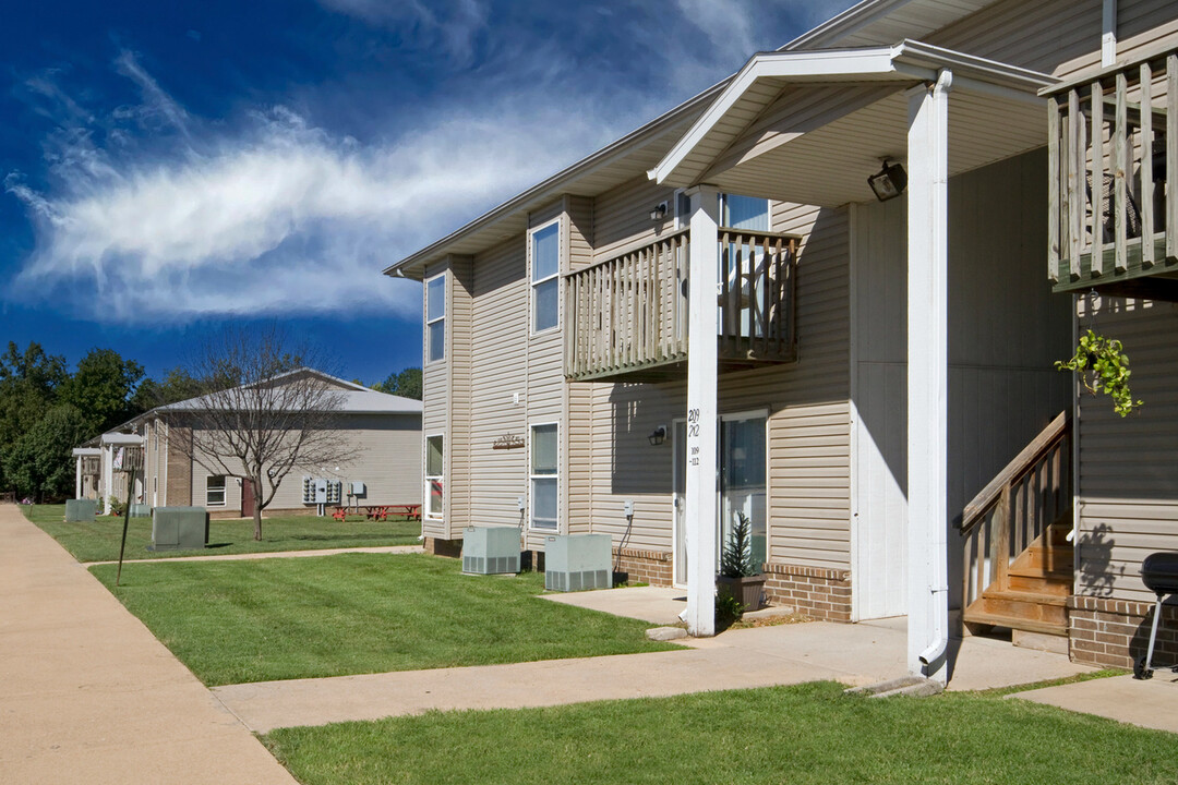 Lombard Heights Apartments in Springfield, MO - Building Photo