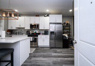 569 Liberty Ave, Unit 2 in Jersey City, NJ - Foto de edificio - Building Photo