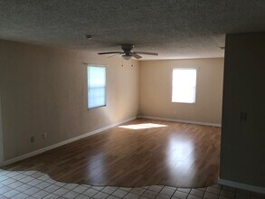 19 Woodston Ln in Palm Coast, FL - Building Photo - Building Photo