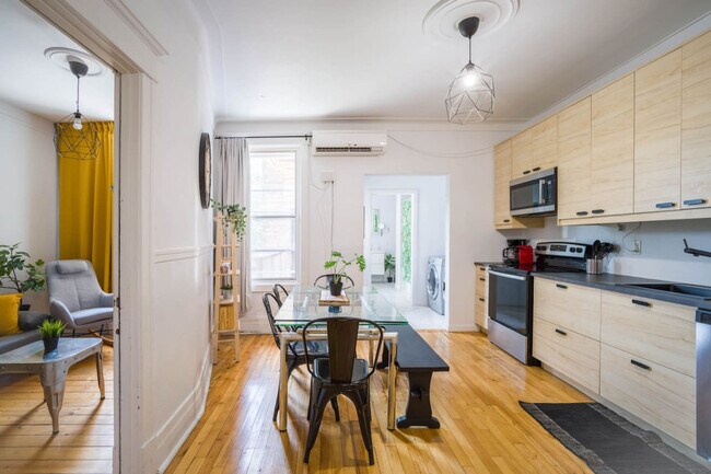 2394 Rue Frontenac in Montréal, QC - Building Photo - Building Photo