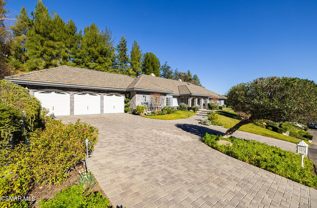 29359 Wagon Rd in Agoura Hills, CA - Building Photo - Building Photo