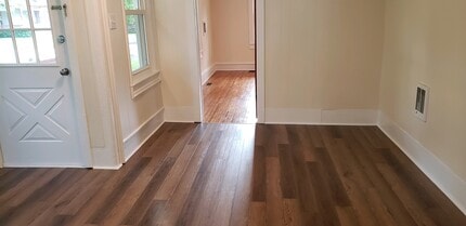 10 Haverling St, Unit Apt 102 in Bath, NY - Foto de edificio - Building Photo