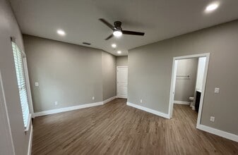 2879 Leahs Ln in Navarre, FL - Building Photo - Building Photo