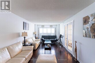 6326 Millers Grove in Mississauga, ON - Building Photo - Building Photo