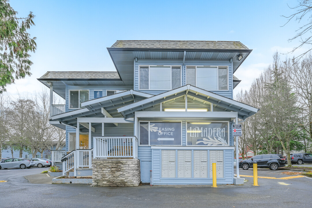 La Madera Apartments in Federal Way, WA - Building Photo