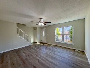 18 Woodcove Ct in Parkville, MD - Building Photo - Building Photo