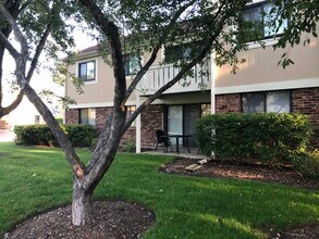 1155 Silverwood Ct in Wheeling, IL - Building Photo - Building Photo