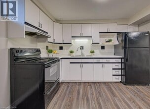 15 Santa Maria Dr in Cambridge, ON - Building Photo - Building Photo