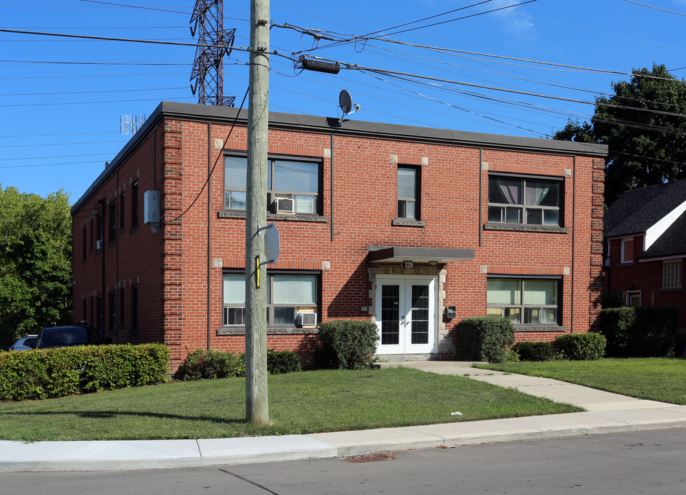 131 Aberfoyle Ave in Hamilton, ON - Building Photo