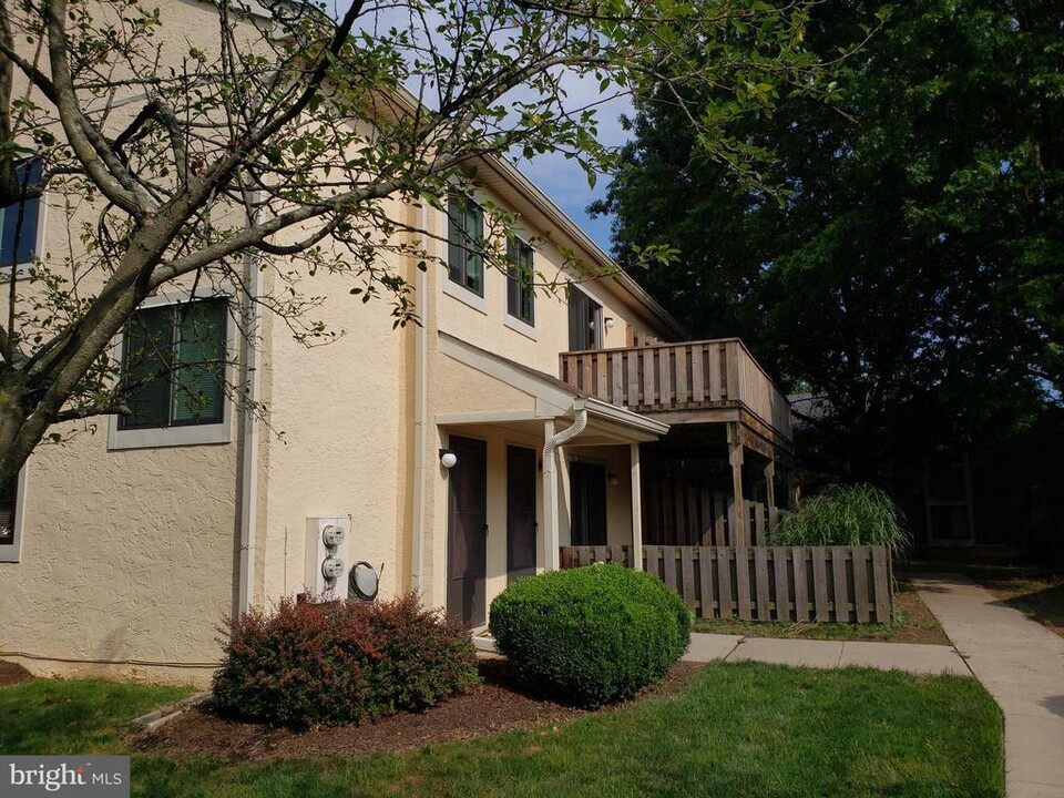 46 Ash Stoker Ln in Horsham, PA - Building Photo