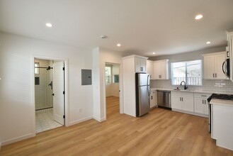 2683 34th St, Unit 14 in Santa Monica, CA - Building Photo - Building Photo