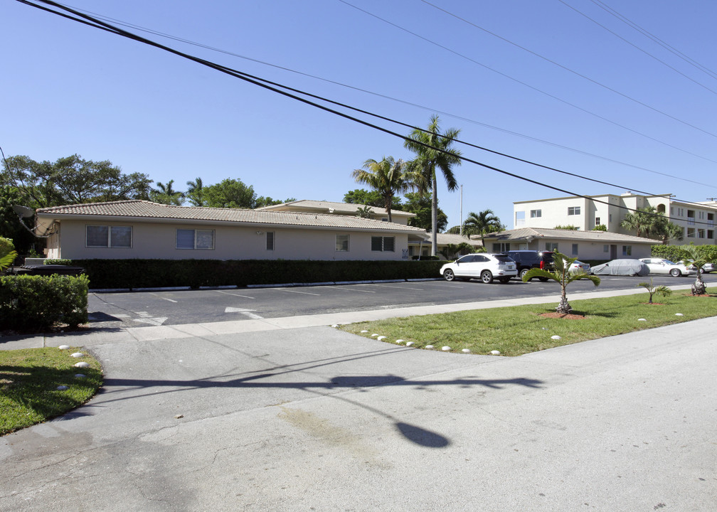 Country Club Villas in Miami Shores, FL - Foto de edificio