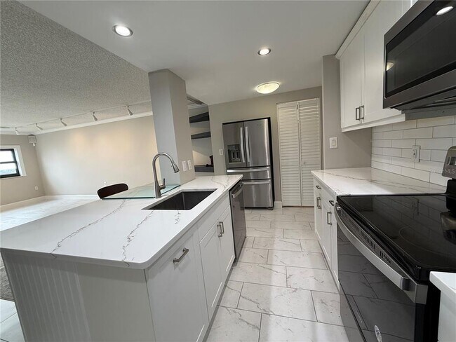 4141 Bayshore Blvd in Tampa, FL - Building Photo - Building Photo