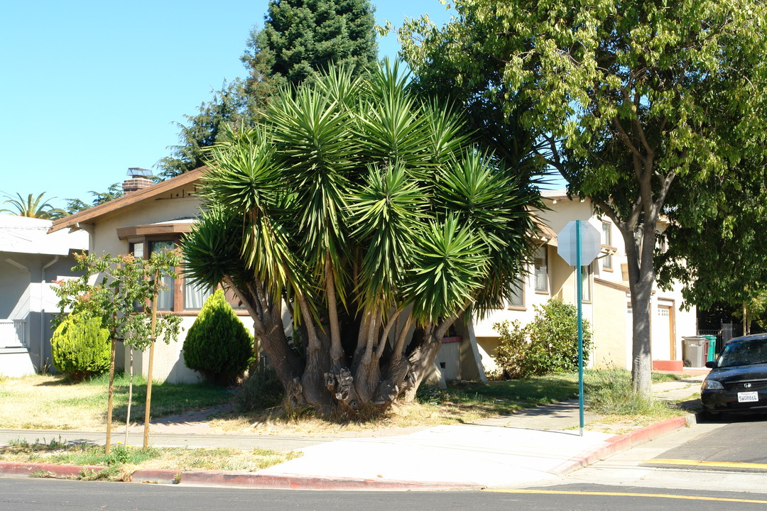 1052 43rd St in Emeryville, CA - Building Photo