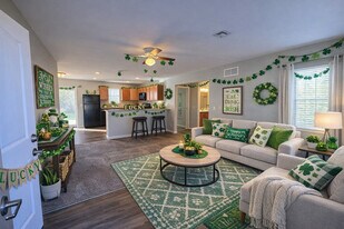 Cottonwood Crossing in Newton, KS - Building Photo