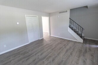 6108 E St Charles Rd in Columbia, MO - Building Photo - Building Photo