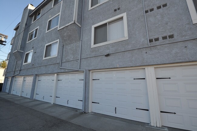 5340 Whitsett Ave in Los Angeles, CA - Building Photo - Building Photo