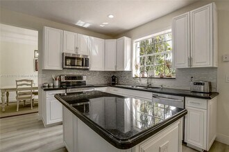 4322 Fox Ridge Dr in Weston, FL - Building Photo - Building Photo