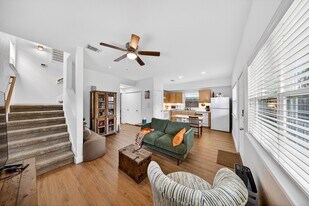 1318 Dennis St in Houston, TX - Building Photo