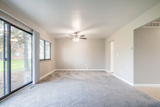 South Glen in Brownstown, MI - Foto de edificio - Interior Photo