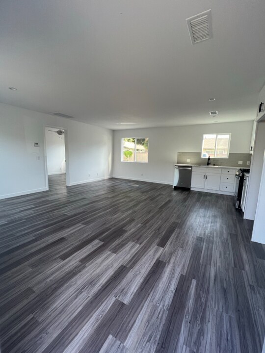 3143 W Lanerose Dr in Anaheim, CA - Foto de edificio