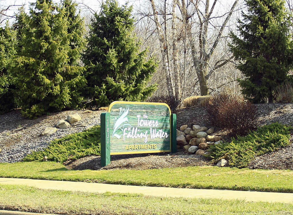 The Towers at Falling Water Strongsville, OH Apartments