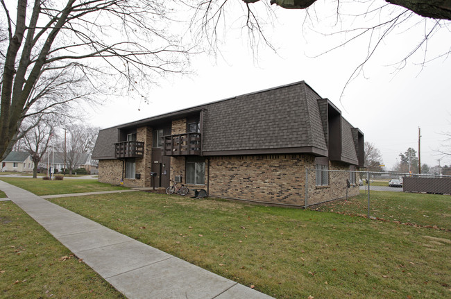 Overton Apartments in Delavan, WI - Building Photo - Building Photo