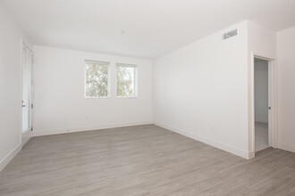 Enzo in Irvine, CA - Foto de edificio - Interior Photo