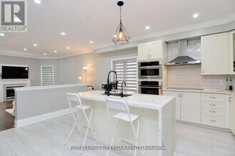 12 El Camino Way in Brampton, ON - Building Photo - Building Photo
