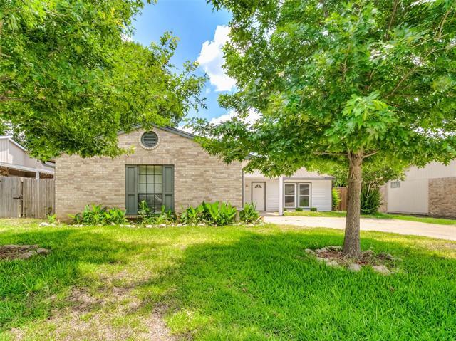 2602 Underwood Ln in Euless, TX - Building Photo